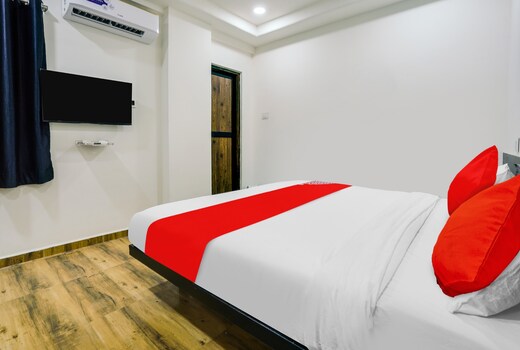 Super Hotel O White Villa