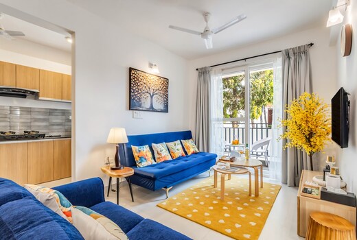 Prime Candolim 2BHK w Pool near Beach Nightlife | Hireavilla