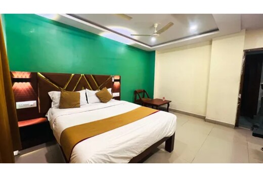 FabHotel Sri Sai Palace