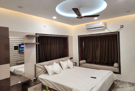 Luxe Lagoon 4Bhk Flat with 350sqft Hall
