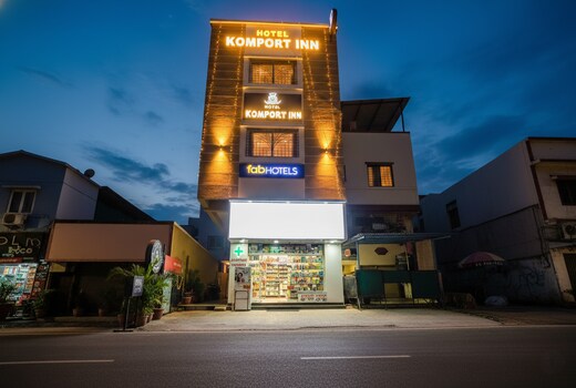 FabHotel Komfort Inn - Nr. Twin Tower