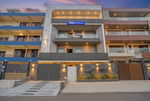 FabHotel Moonlit
