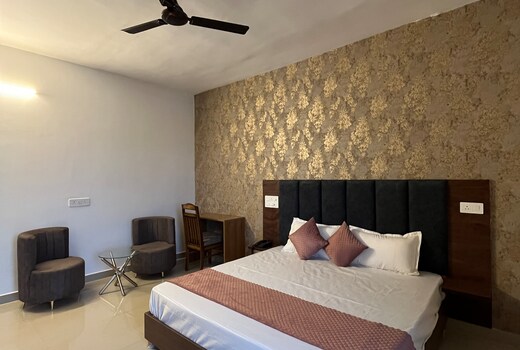 Luxe cove Hotel
