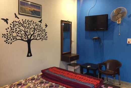 BlueStays Hostel