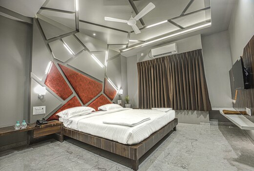 HOTEL JAYASVI RESTAURNAT AND LODGING