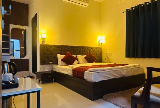 HOTEL RISHI EXCELLENCY