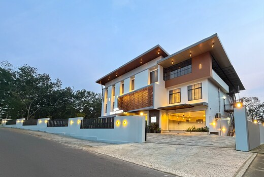 Hotel Grand Residency