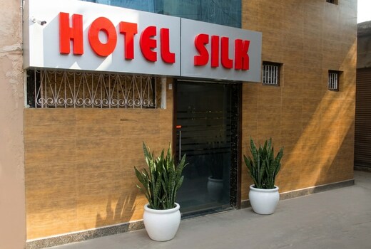 Hotel Silk, Haldwani (800m from Haldwani Railway Station)