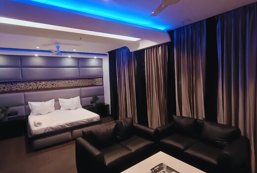 Modern 3bhk by Royal suites