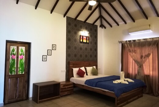 Villa De Royale | Pool & Rooms with Wi-Fi