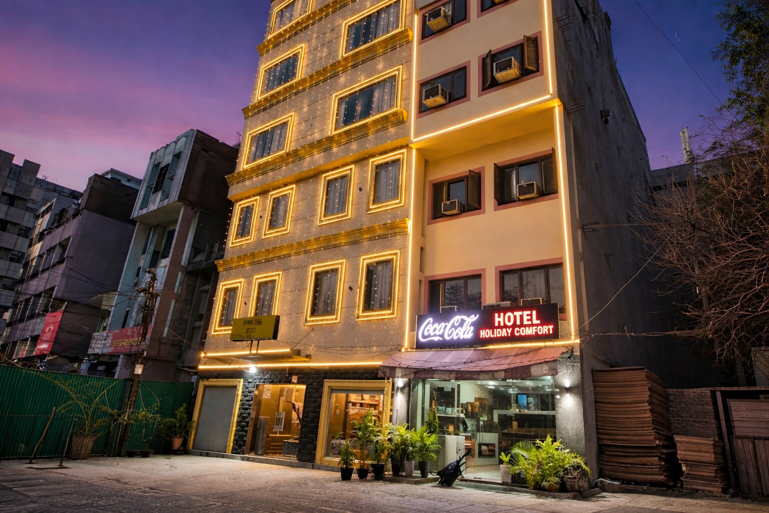 Hotel Holiday Comfort - 800 mts from Jallianwala Bagh