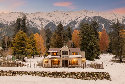 L D HUT, MAIN MARKET (Accomodation only)