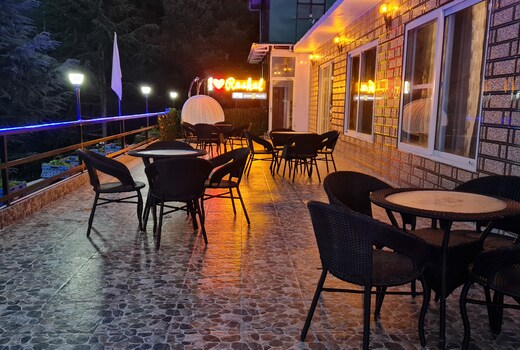 Rashal Homes | Terrace Cafe, Wifi and Parking