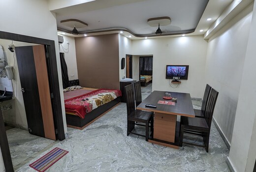 Large 2BHK PR Service Apartments 10 mins from Golpark/Gariahat