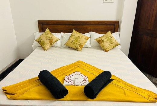 VARSHA HERITAGE INN - PONDY