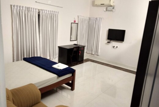 Atithi Prime Homestay| Rooms & Kitchen
