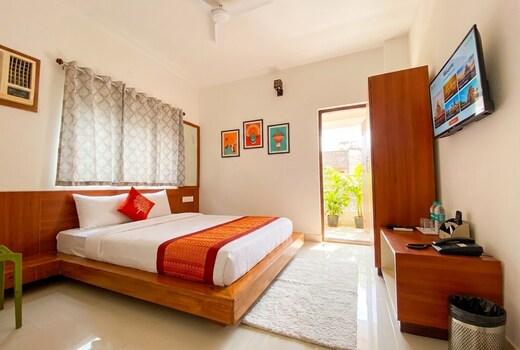 Lake Land Guest House | Rooms & Caretaker