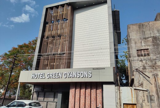 HOTEL GREEN GYANSONS