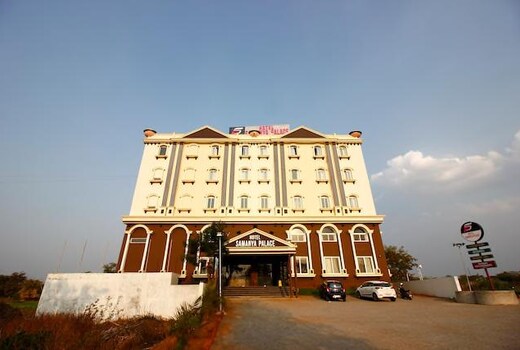 Hotel Parnika Palace