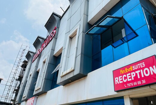 Redbell Suites, Pantheeramkavu