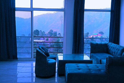 Hill view 2bhk apartment 3rd floor Kasauli