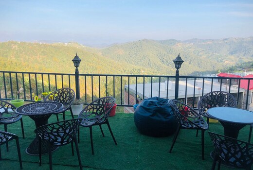Smokey Castle Homestay & Cafe Mukteshwar