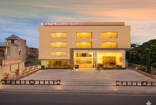 Clarks Inn Suites Katra
