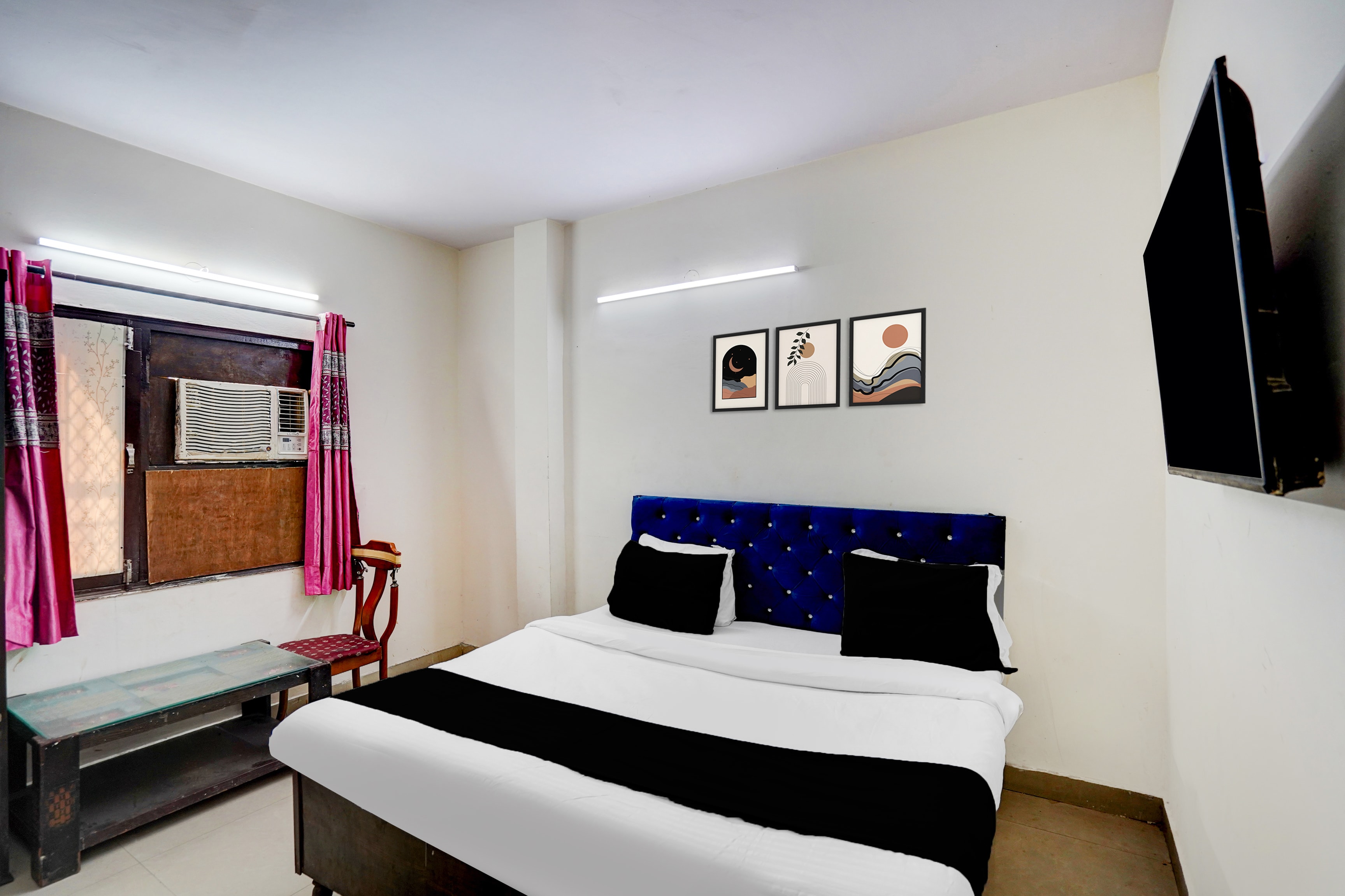 Hotel O Royal Palace
