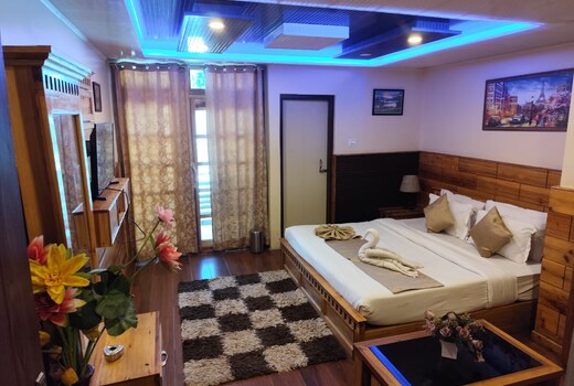 Pradhan hotel Mirik