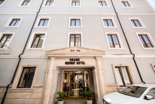 Grand Midway Hotel