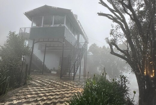 Cloud Crest Homestay Rooms in a Villa