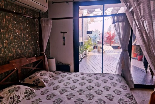 Jacuzzi-Hot Tub-(Private Bedroom and private Terrace + BBQ)