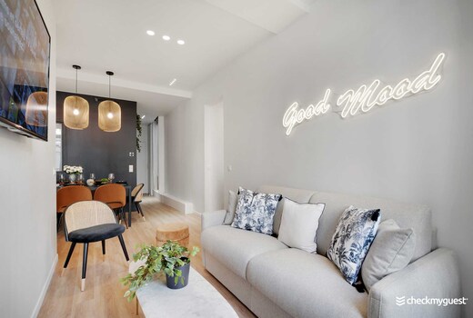 Charming apartment - 3BR/8P - Le Marais Share Save