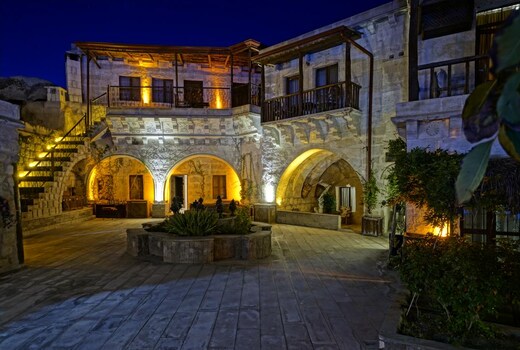 HOLIDAY CAVE HOTEL