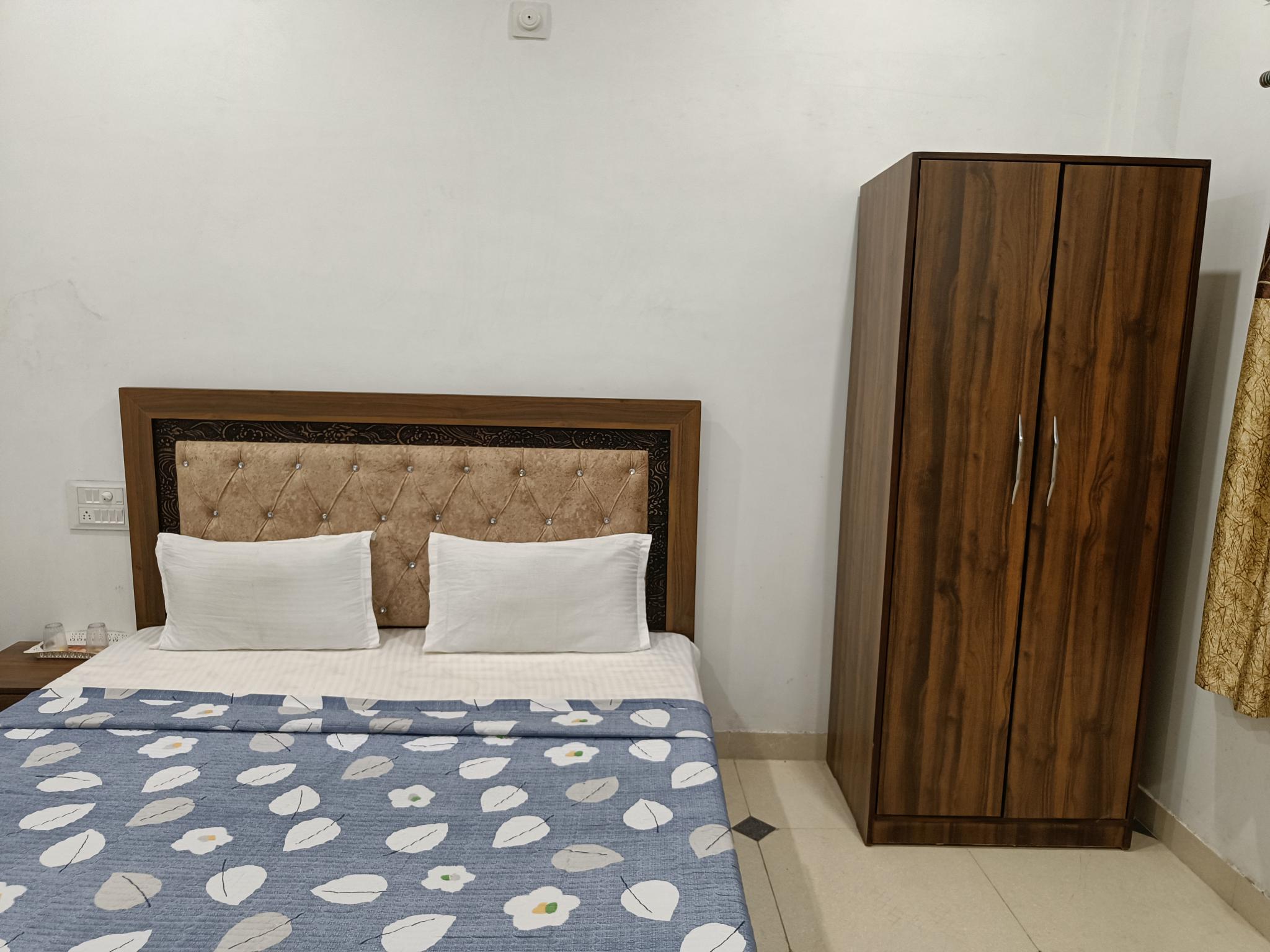 Hotel Deep Shri