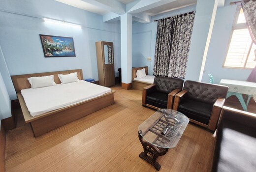 Dhanshiri Inn | 5Min from Downtown Hospital