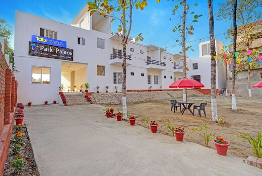FabHotel Park Palace