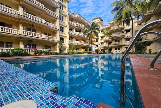 Sea Pearl Modern 2BHK 650m to Varca Beach