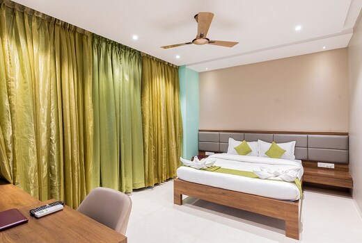 HOTEL SEVEN OAKS