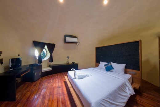 Silver Iris resort