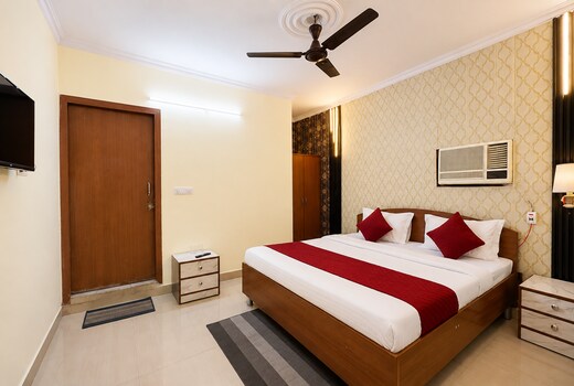 Hotel Park Stay 2 - Near Noida 15 Metro Station
