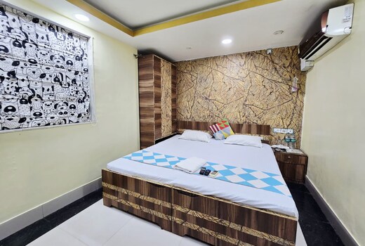 Hotel Trivedi International 500M from The Acropolis Mall