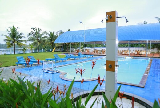 Renai Blue Waters Resort Cherai