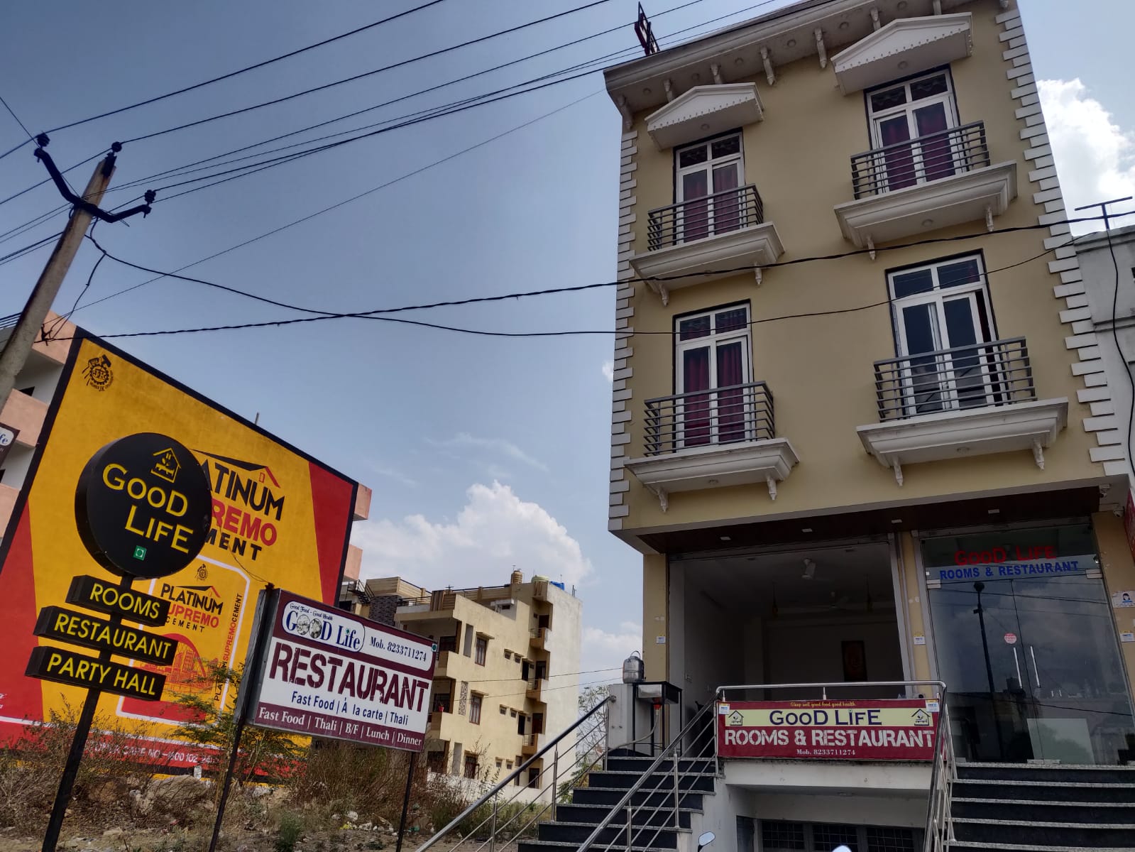 Good Life Rooms & Restaurant