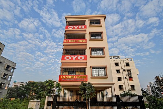 Hotel O S S Guest House