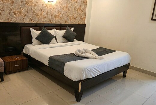 UDUPI GRAND PURE VEG RESTAURANT AND LODGING