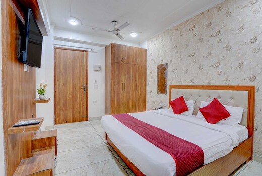Hotel O Sector 51 Metro Station Noida Formerly Dream House