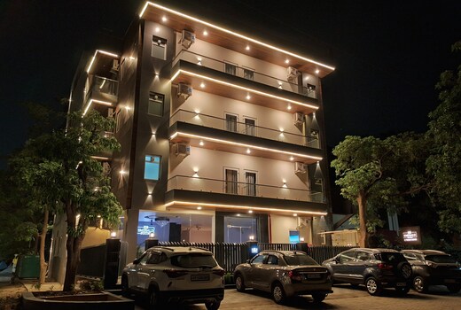 Emerald Suites