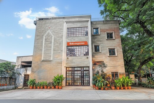 Via Hemkunt Mansion - Nr Noida Sector-15 Metro