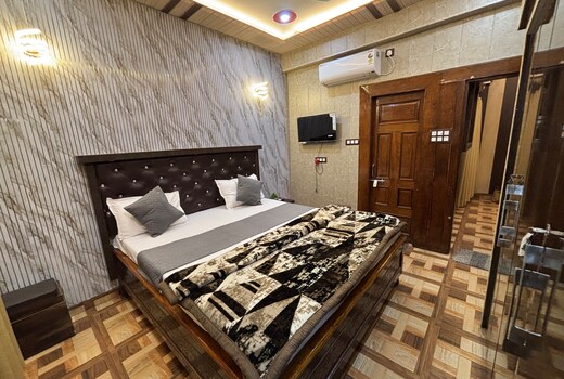 The Ecstasy Inn